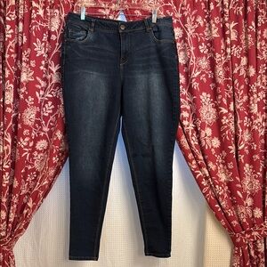 1822 Denim Women's Dark Wash Skinny Jeans